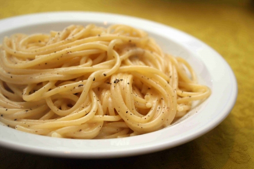 Spaghetti cacio e pepe (fromage et poivre)