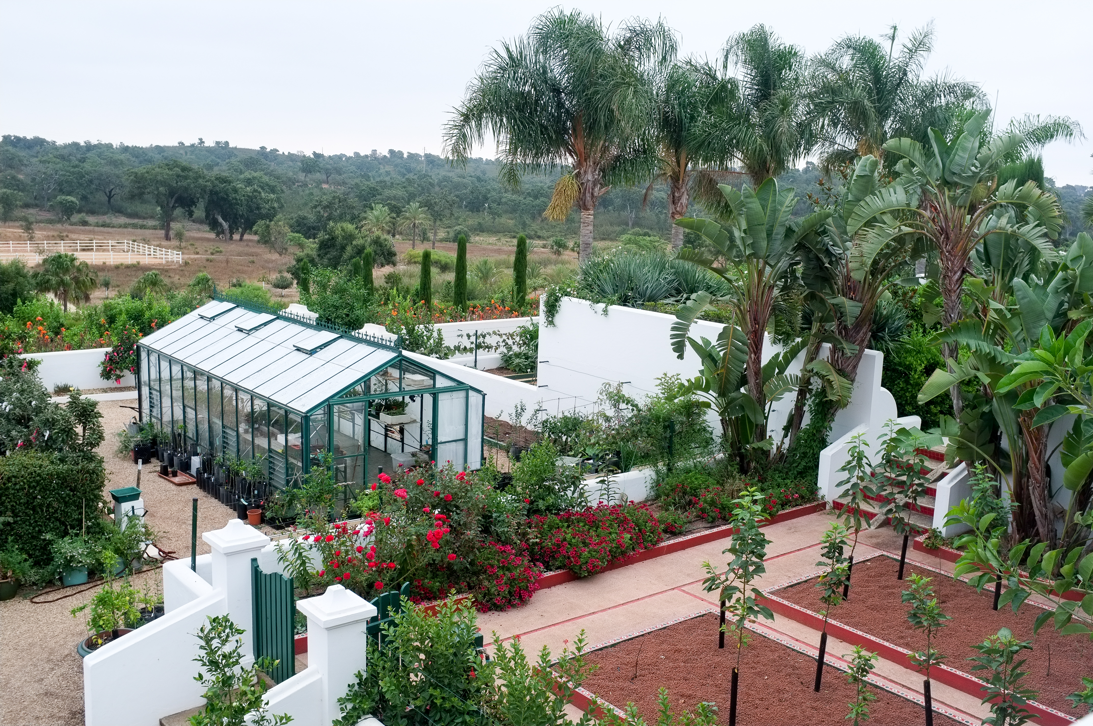 Le splendide jardin privé ibéro-mauresque de Jean Paul Brigand et Ann Kenny.